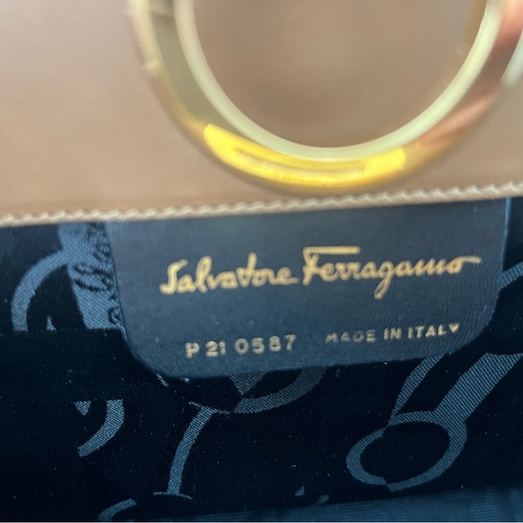 Vintage Ferragamo Tan shoulder bag or clutch - Picture 11 of 16